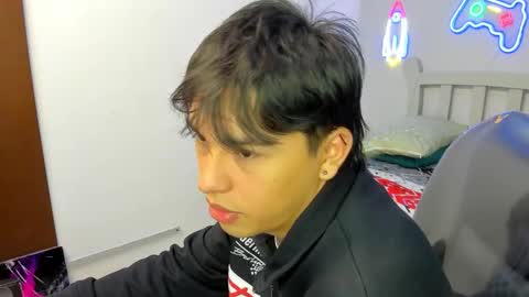 Stiwen online show from October 28, 2025, 2:42 pm