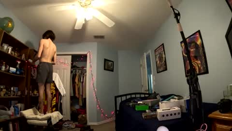 str8whiteboy21 online show from December 4, 2024, 6:28 pm