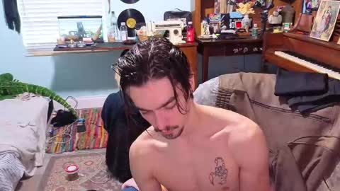 str8whiteboy21 online show from October 15, 2025, 7:47 pm