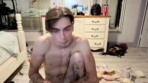 str8whiteboy21 online show from May 19, 2026, 6:42 am