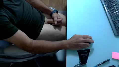 Snapshot of straight51guy chatting on October 27, 2025, 10:52 am straight51guy online show from October 27, 2025, 10:52 am