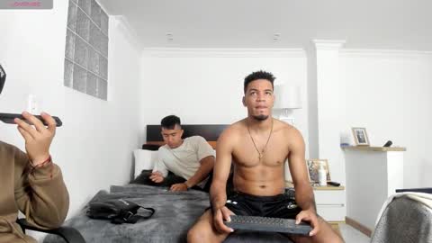 Snapshot of straight__friends chatting on February 16, 2026, 2:35 pm straight__friends online show from February 16, 2026, 2:35 pm