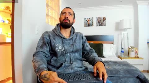 Snapshot of straight__friends chatting on February 23, 2026, 3:31 pm straight__friends online show from February 23, 2026, 3:31 pm