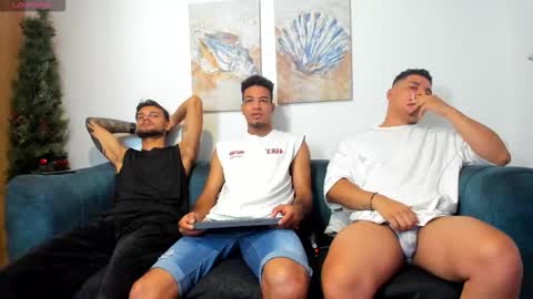 Snapshot of straight__friends chatting on March 2, 2026, 2:13 pm straight__friends online show from March 2, 2026, 2:13 pm