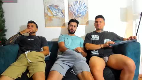 Snapshot of straight__friends chatting on March 3, 2026, 2:56 pm straight__friends online show from March 3, 2026, 2:56 pm