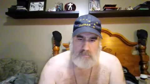 Straightbear4you online show from June 14, 2026, 10:39 am