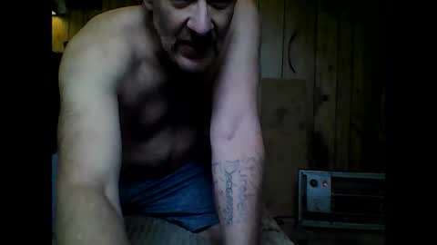 straightmaletouse online show from May 21, 2026, 11:12 pm