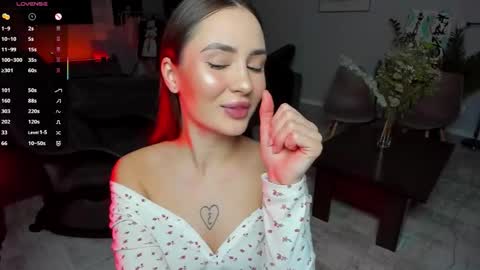 Snapshot of straw_juice chatting on November 4, 2025, 1:32 pm Laura online show from November 4, 2025, 1:32 pm