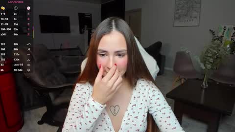 Snapshot of straw_juice chatting on November 15, 2025, 12:41 am Laura online show from November 15, 2025, 12:41 am