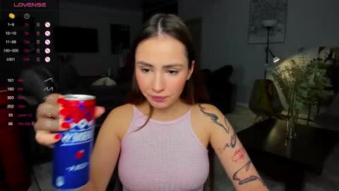 Snapshot of straw_juice chatting on November 24, 2025, 5:18 am Laura online show from November 24, 2025, 5:18 am