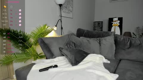 Snapshot of straw_juice chatting on November 25, 2025, 2:22 am Laura online show from November 25, 2025, 2:22 am