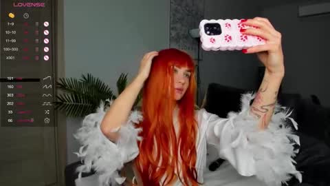 Snapshot of straw_juice chatting on November 26, 2025, 4:24 am Laura online show from November 26, 2025, 4:24 am