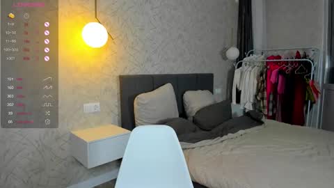 Snapshot of straw_juice chatting on December 2, 2025, 1:00 am Laura online show from December 2, 2025, 1:00 am