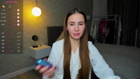 Snapshot of straw_juice chatting on December 4, 2025, 2:10 am Laura online show from December 4, 2025, 2:10 am