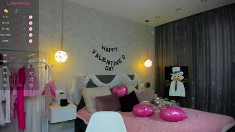 Laura online show from February 15, 2026, 7:51 am