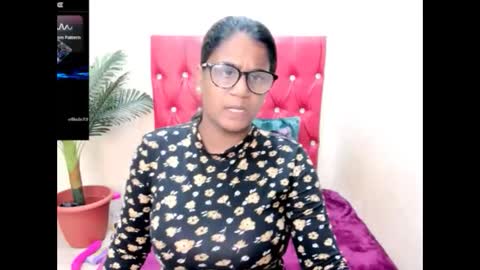 strawberry_lipz online show from September 24, 2025, 5:00 am