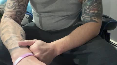 stroking33again online show from December 1, 2025, 2:22 pm