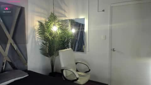 Snapshot of strong_girl_ chatting on February 16, 2026, 11:06 am Alexa online show from February 16, 2026, 11:06 am