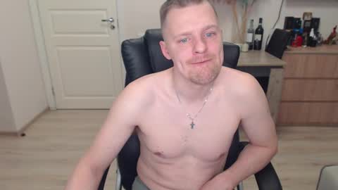 strong_guy_xxx online show from December 17, 2025, 1:06 pm