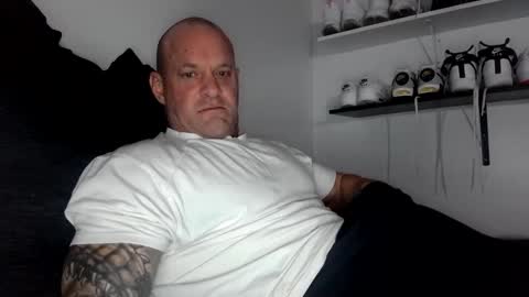 Snapshot of strongandhard073 chatting on February 25, 2025, 5:15 pm StrongAndHard online show from February 25, 2025, 5:15 pm