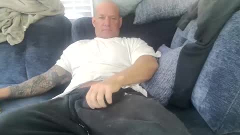 Snapshot of strongandhard073 chatting on November 2, 2025, 1:46 pm StrongAndHard online show from November 2, 2025, 1:46 pm