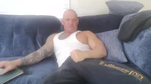 StrongAndHard online show from November 5, 2025, 1:44 pm