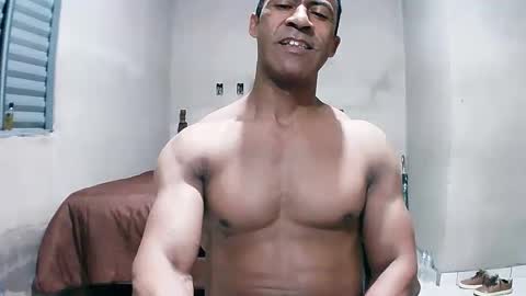 Snapshot of strongdaddyfantastic chatting on April 21, 2026, 1:42 am strongdaddyfantastic online show from April 21, 2026, 1:42 am