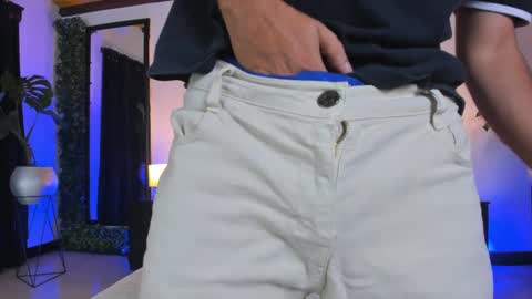 strosa_ online show from September 14, 2025, 1:32 pm