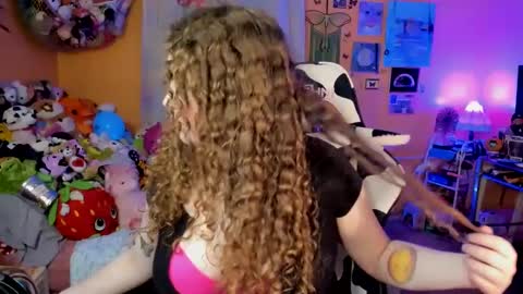 Strwbby online show from September 27, 2025, 4:17 am