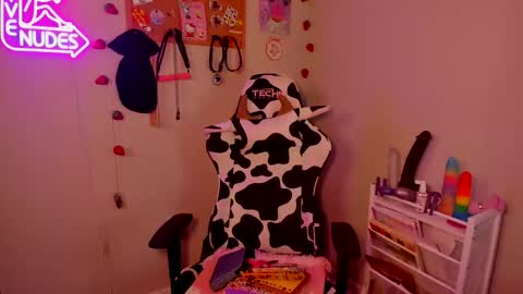 Strwbby online show from February 1, 2026, 6:01 am