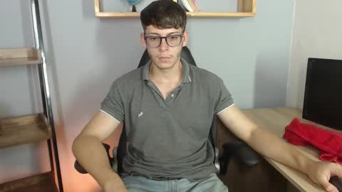 stuart_white online show from September 11, 2025, 6:41 pm