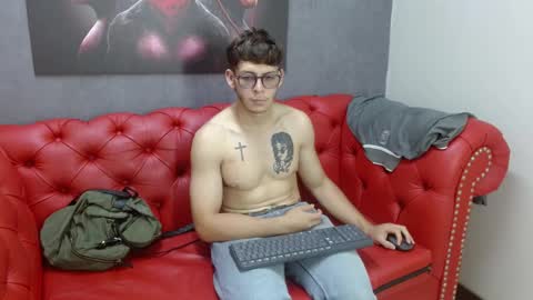 stuart_white online show from September 13, 2025, 7:13 pm