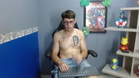 stuart_white online show from September 17, 2025, 7:59 pm