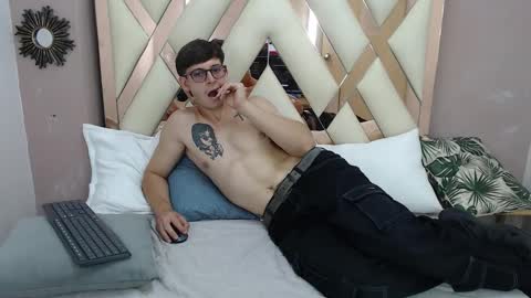 stuart_white online show from September 20, 2025, 6:53 pm
