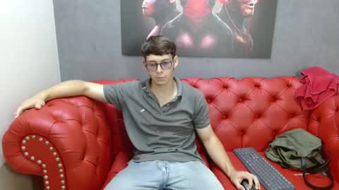stuart_white online show from September 21, 2025, 2:40 pm