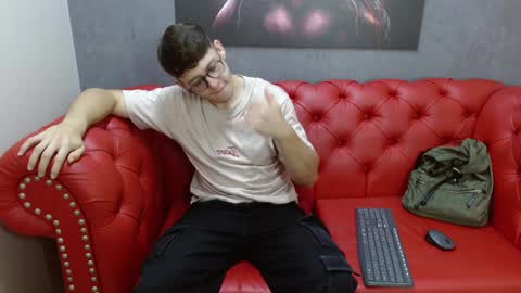 stuart_white online show from September 24, 2025, 9:18 pm