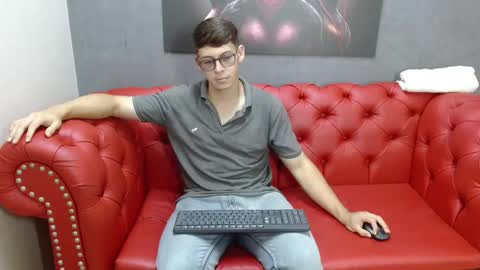 stuart_white online show from September 26, 2025, 8:02 pm