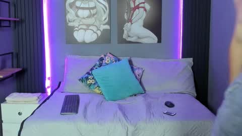 stuart_white online show from September 28, 2025, 2:44 pm