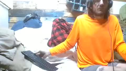 Snapshot of stuchi chatting on December 10, 2024, 8:40 am bigbutt n bigcock online show from December 10, 2024, 8:40 am