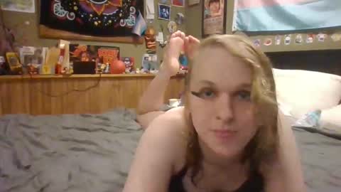 stupidslutjess online show from May 22, 2026, 6:53 am
