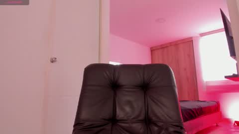 Snapshot of su_ssie chatting on February 11, 2025, 4:13 pm su_ssie online show from February 11, 2025, 4:13 pm