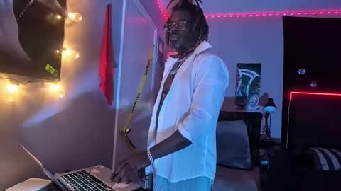 Hot Chocolate online show from November 16, 2025, 8:31 am