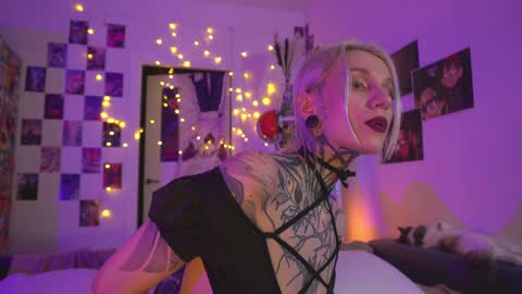 succubus_66 online show from January 25, 2025, 1:41 pm