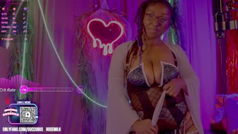 Snapshot of succubus_rosemilk chatting on December 3, 2024, 7:10 am Succubus RoseMilk online show from December 3, 2024, 7:10 am
