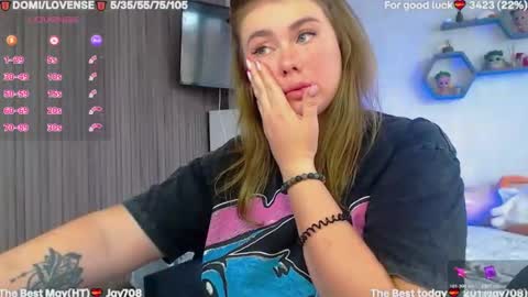 suchcute_ online show from May 8, 2026, 2:39 am