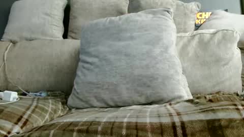 suckmywhitecock25 online show from February 15, 2026, 6:15 pm