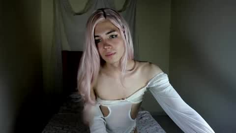 Snapshot of sue_krous chatting on May 10, 2026, 3:23 am sue online show from May 10, 2026, 3:23 am