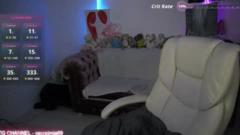 Mia online show from November 17, 2025, 9:48 am