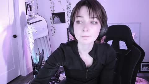 Ella online show from May 17, 2026, 3:48 am
