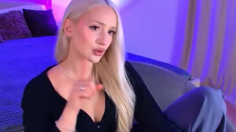 sugarwhisper online show from September 10, 2025, 4:40 pm